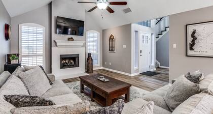 Rockwall Lux Retreat💥Pool&Spa💥Covered Patio-5min walk downtown-Parks-Trails-Lake