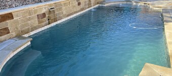 Rockwall Lux Retreat💥Pool&Spa💥Covered Patio-5min walk downtown-Parks-Trails-Lake