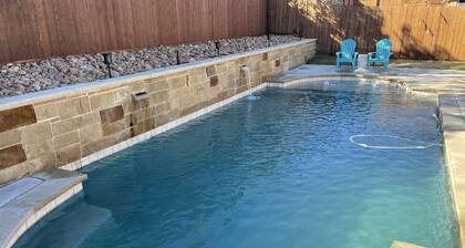 Rockwall Lux Retreat💥Pool&Spa💥Covered Patio-5min walk downtown-Parks-Trails-Lake