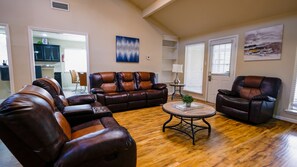 Premier House, 3 Bedrooms, Private Pool | Living area | Flat-screen TV - 3Bdrm 2.5Bath 6Beds - Pool House (Houston)