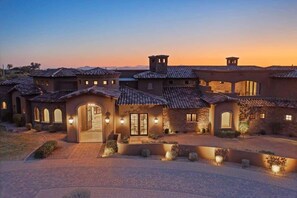 Exterior - Desert Oasis, Swim-up Bar, Theater, Game Room (Scottsdale)