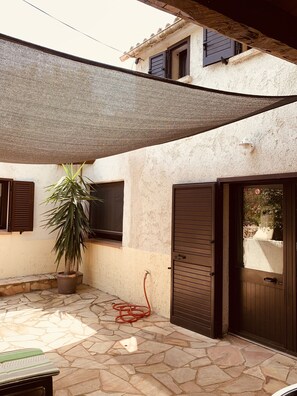 Terrace/patio - 3 Bedroom Private vacation home in Pianottoli-Caldarello (Pianottoli-Caldarello)