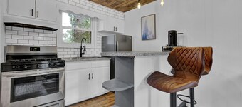 Renovated Historic 2 bed/1 bath Midtown ATL