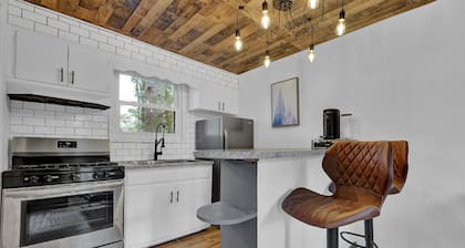Renovated Historic 2 bed/1 bath Midtown ATL