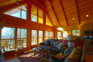 Smart TV, caminetto, videogiochi, lettore DVD