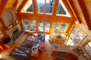 Smart TV, caminetto, videogiochi, lettore DVD