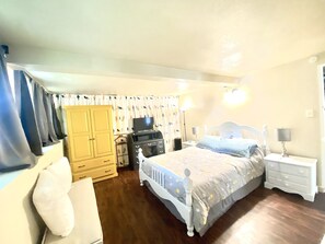 2 bedrooms, desk, iron/ironing board, travel cot