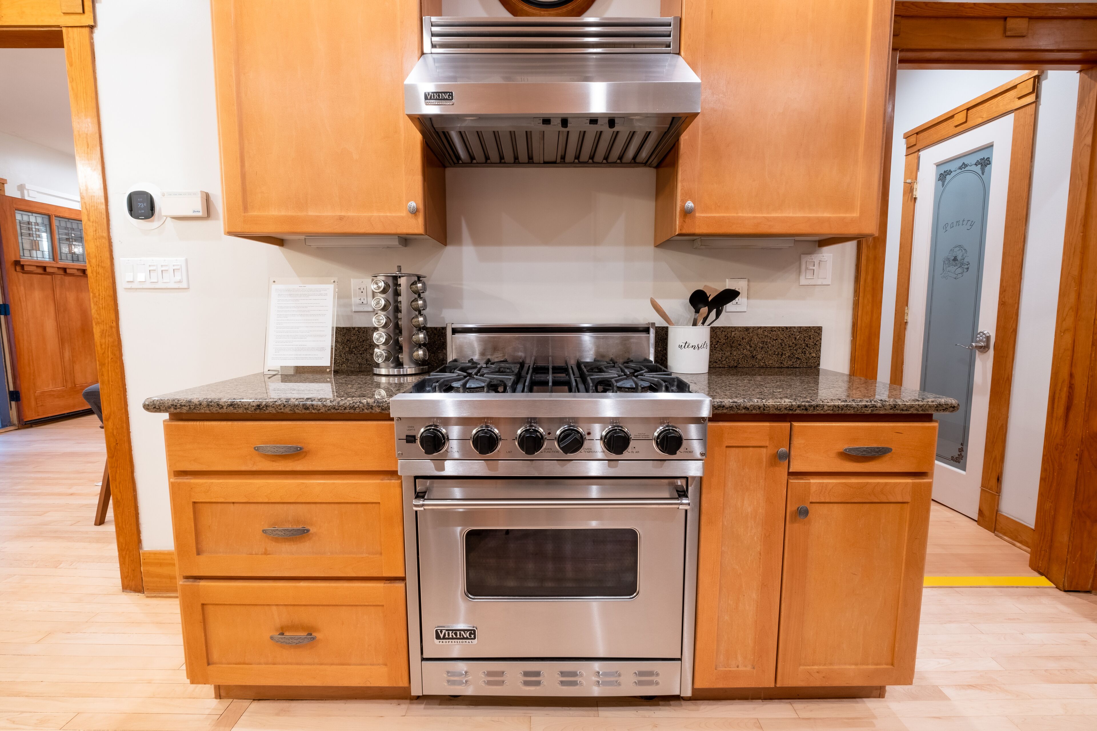 Kitchen stocked with the essentials and a Viking stove!