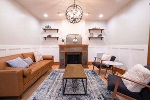 تلفزيون ذكي، مكتب، شاشة كمبيوتر