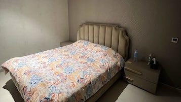 1 chambre, fer et planche Ă  repasser, Wi-Fi gratuit, draps fournis