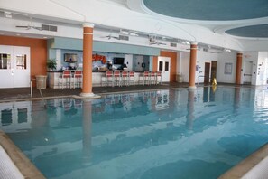 Pool - 1,190 sqft , washer/dryer, full kitchen full living area (Orlando)