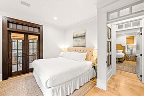 5 habitaciones, escritorio y tabla de planchar con plancha 