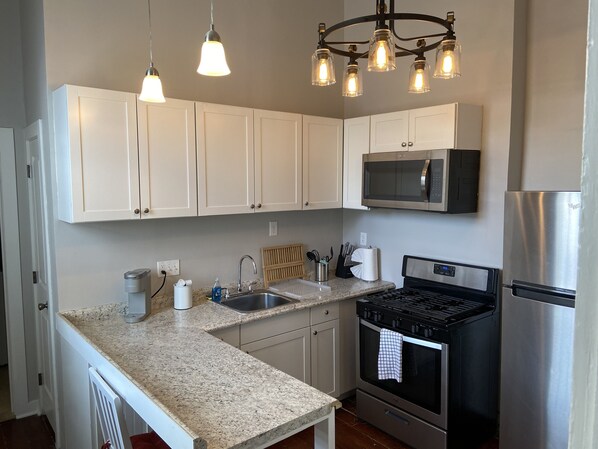 冰箱、微波炉、烤箱、炉灶