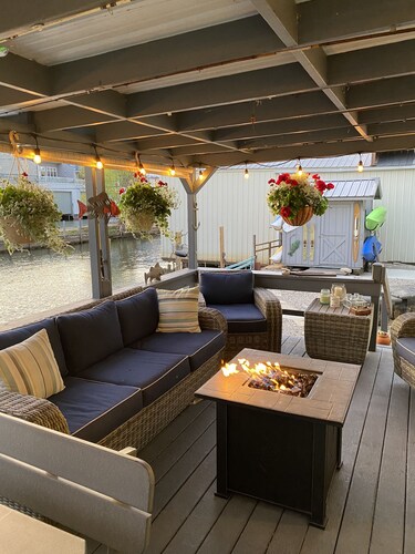 Beautiful Sandusky Bay house with private lagoon for swimming, kayaking ,boating