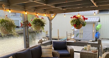 Beautiful Sandusky Bay house with private lagoon for swimming, kayaking ,boating