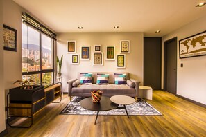 Una Smart TV, un reproductor de DVD