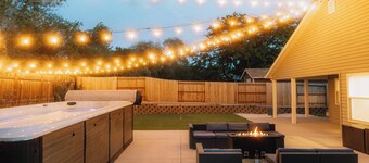 Luxury Downtown Getaway - Private 20ft Swim Spa