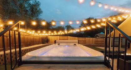 Luxury Downtown Getaway - Private 20ft Swim Spa