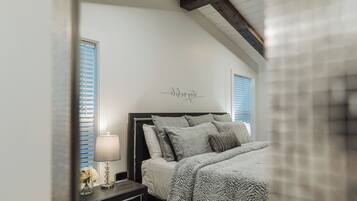 3 camere, una scrivania, ferro/asse da stiro, culla da viaggio