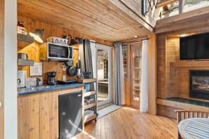 Interior - Romantic, Peaceful Getaway; Within 10 Mi of Mt. Rushmore & Custer State Park  (Keystone)