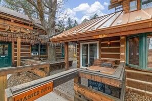 Outdoor dining - Romantic, Peaceful Getaway; Within 10 Mi of Mt. Rushmore & Custer State Park  (Keystone)