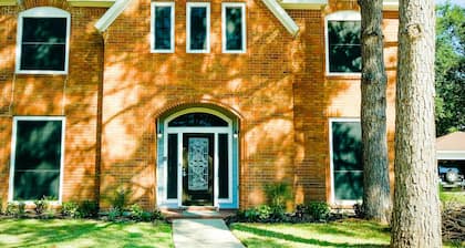 4Bdrm 2.5Bath 8Bed - Story North Houston