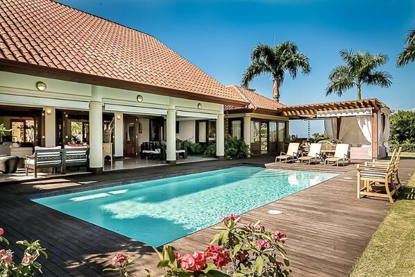 Outdoor pool, a heated pool - Amazing Villa with golf view (La Romana)