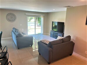 Smart TV, fireplace