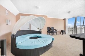 Interior - Spectacular, Unobstructed Beach Views! Newly Updated and Renovated Condo. (Gulf Shores)