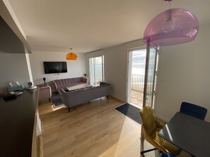 Dining - Duplex facing the sea with all comfort on the beach /tennis (Pornichet)