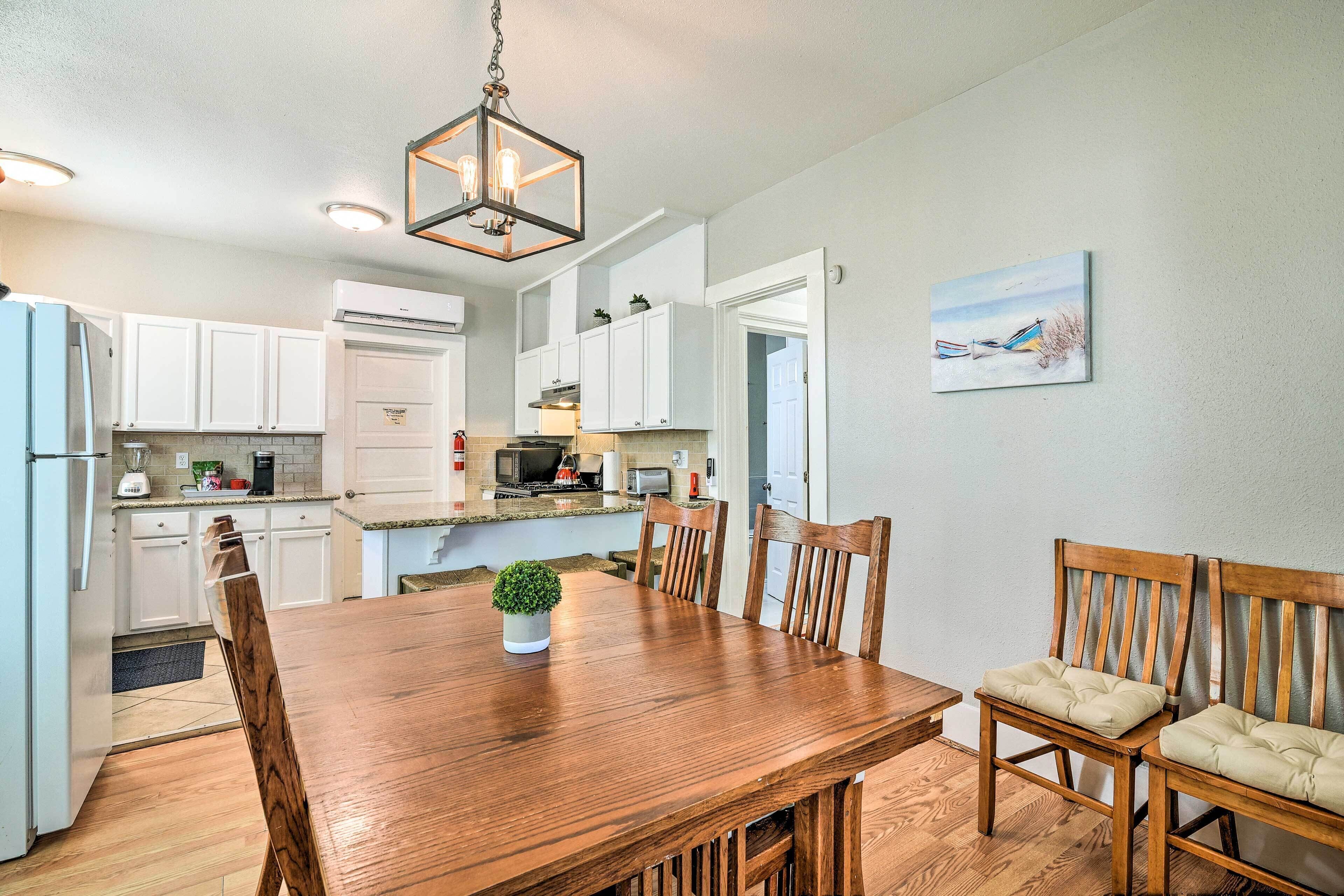Nautical Galveston Home - Walk to Pleasure Pier!