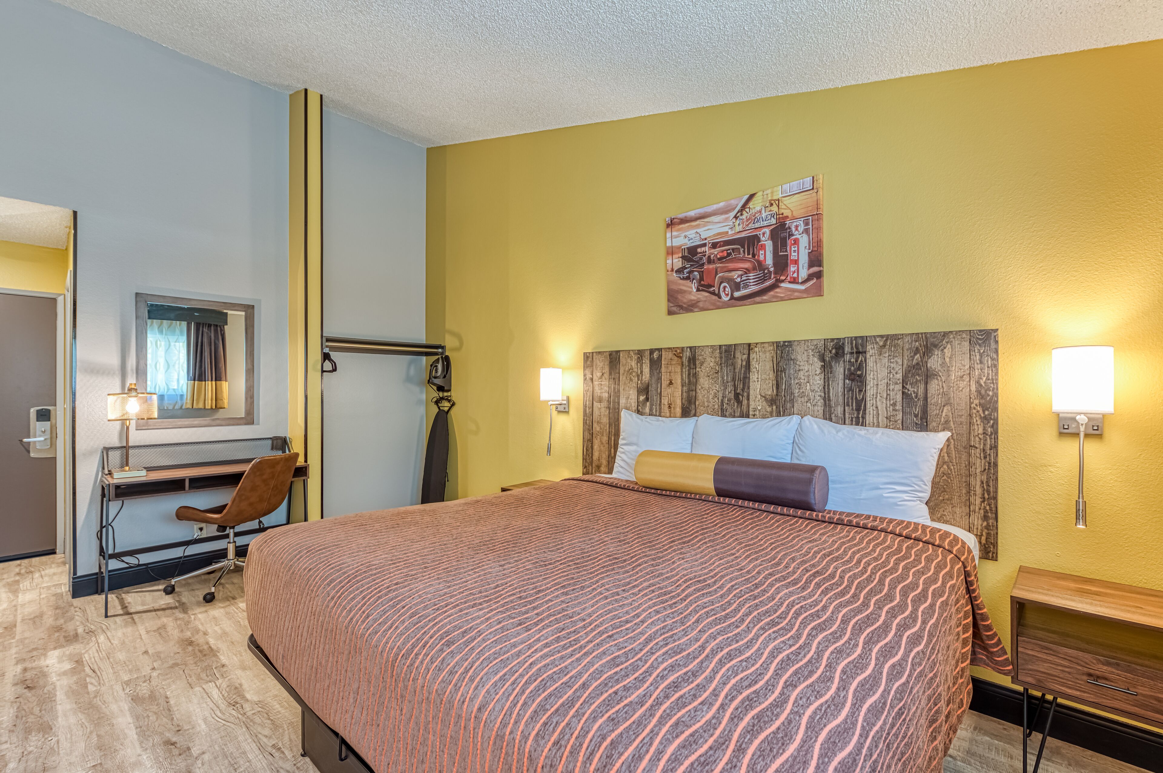 Photo - La Mirage Inn - Hollywood