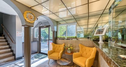 La Mirage Inn - Hollywood