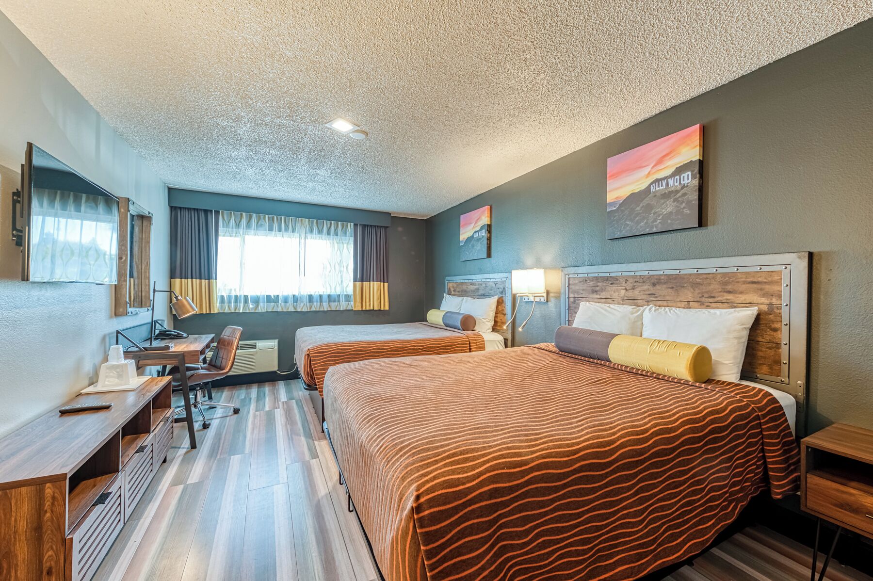 Photo - La Mirage Inn - Hollywood