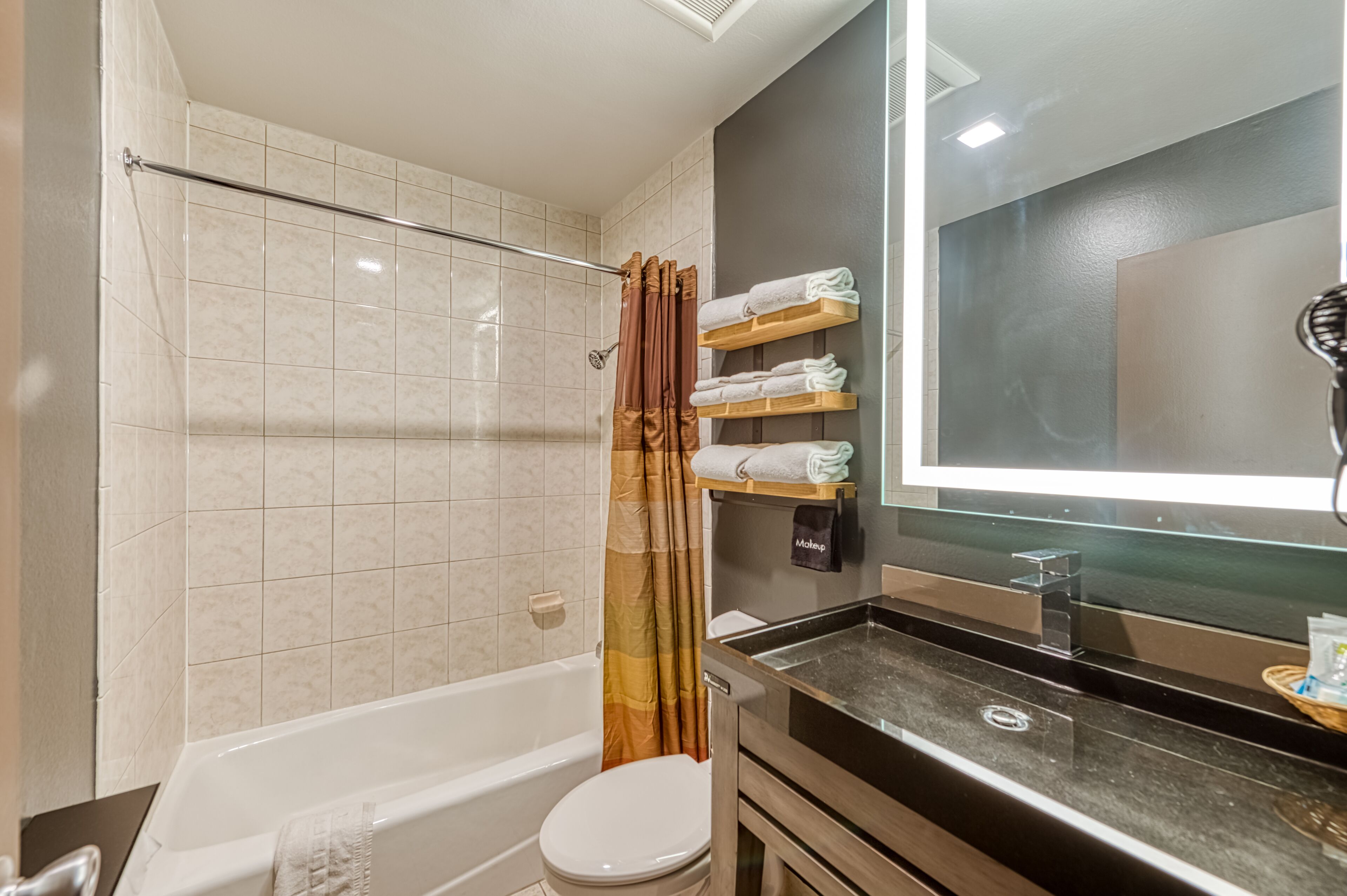 Photo - La Mirage Inn - Hollywood