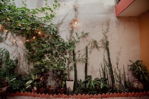 Courtyard - Hostal Del Jaguar  - Hostel (Tulum)
