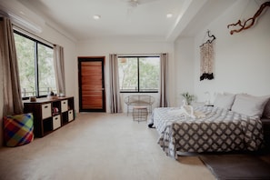 Family Room | Laptop workspace, free WiFi, bed sheets - Hostal Del Jaguar  - Hostel (Tulum)