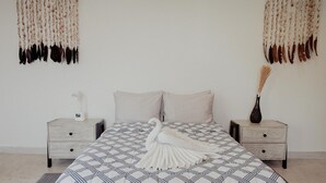 Family Room | Laptop workspace, WiFi (free), bed sheets - Hostal Del Jaguar  - Hostel (Tulum)