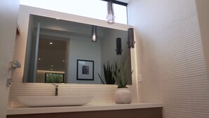 Apartment | Bathroom | Slippers, towels - Gabba Chaud Inn (Vicksburg)