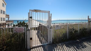 Property grounds - Charming and Newly Remodeled Vacation Townhouse Located In The Secluded Sea Cabins Of Miramar Beach (Miramar Beach)