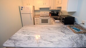 Private kitchen - Charming and Newly Remodeled Vacation Townhouse Located In The Secluded Sea Cabins Of Miramar Beach (Miramar Beach)