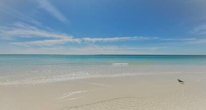 Charming and Newly Remodeled Vacation Townhouse Located In The Secluded Sea Cabins Of Miramar Beach