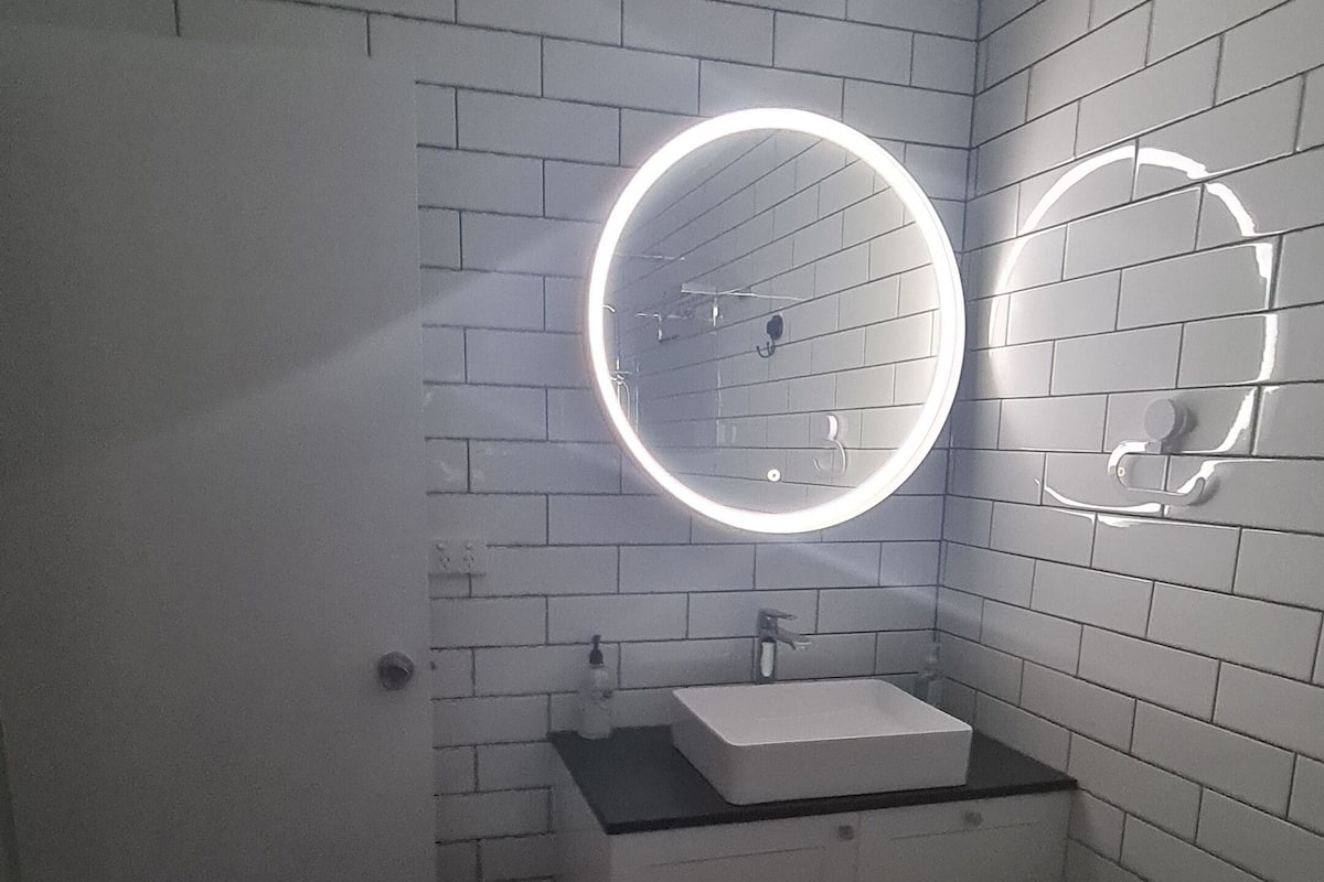 superior apartment | bathroom | shower, towels