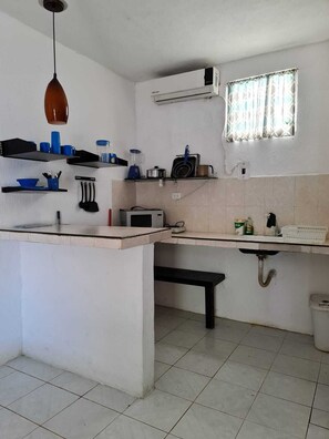 Fridge, microwave, cookware/dishes/utensils, spices - Loft style apartment north of Merida with Wifi Smartv a/c (Mérida)