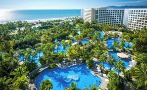 Outdoor pool, an infinity pool