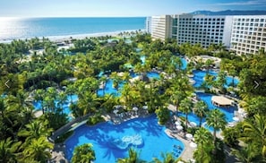 Outdoor pool, an infinity pool
