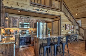 Fridge, microwave, oven, stovetop - Luxury, Spacious Cabin w/ Mtn view, work office, hot-tub, arcades, Weber Grills (Morganton)