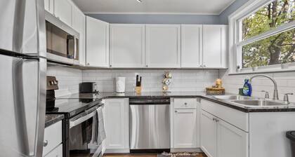 Fresh and Remodeled Ferndale 3 BR Getaway