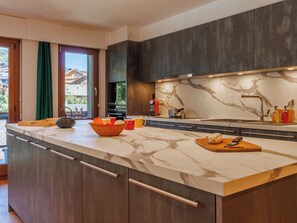 Réfrigérateur, micro-ondes, four, lave-vaisselle