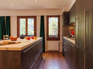 Réfrigérateur, micro-ondes, four, lave-vaisselle